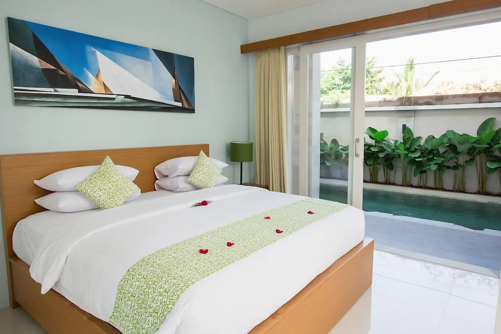 Apple Suite Kerobokan 2*,